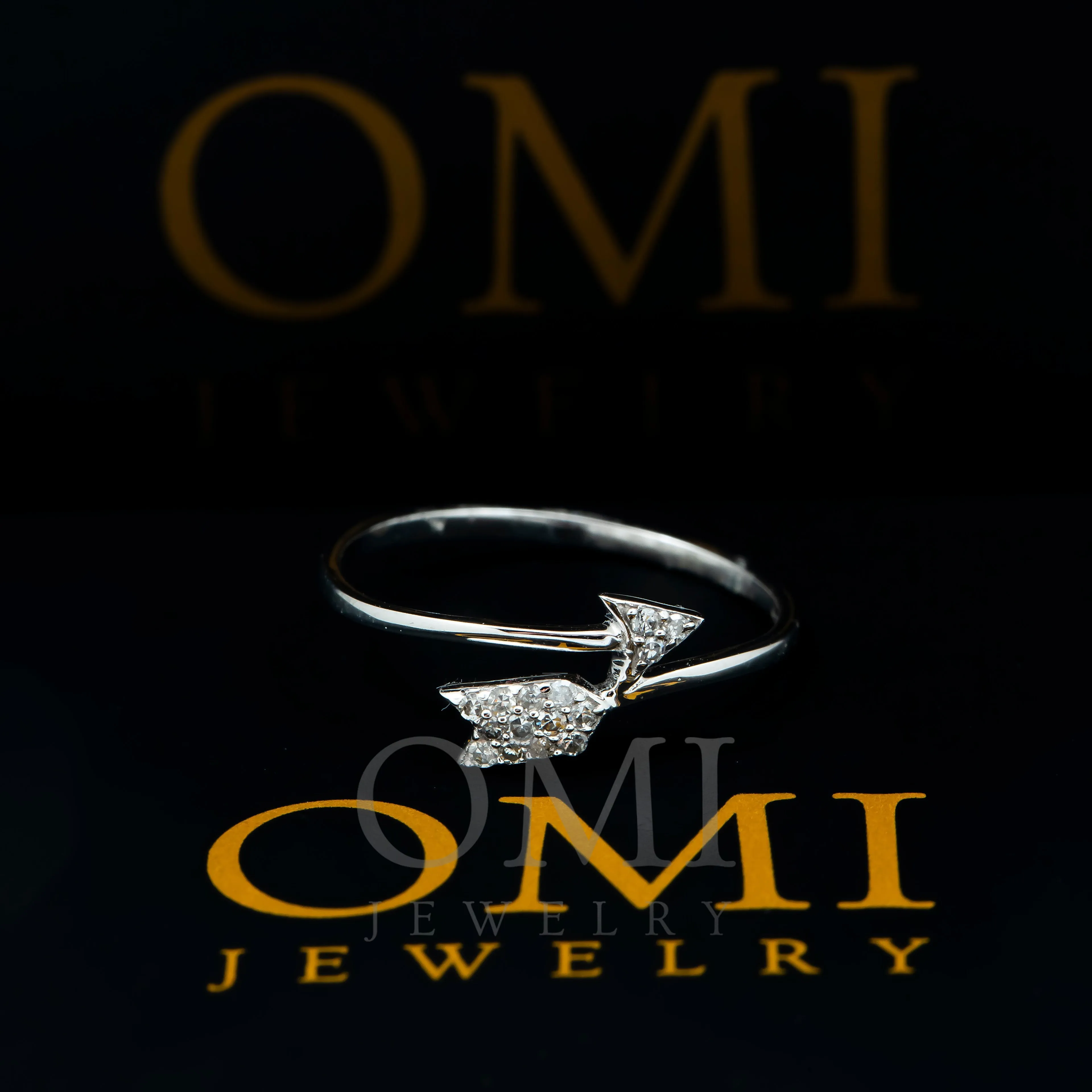 14K GOLD DIAMOND ARROW RING 0.10 CT