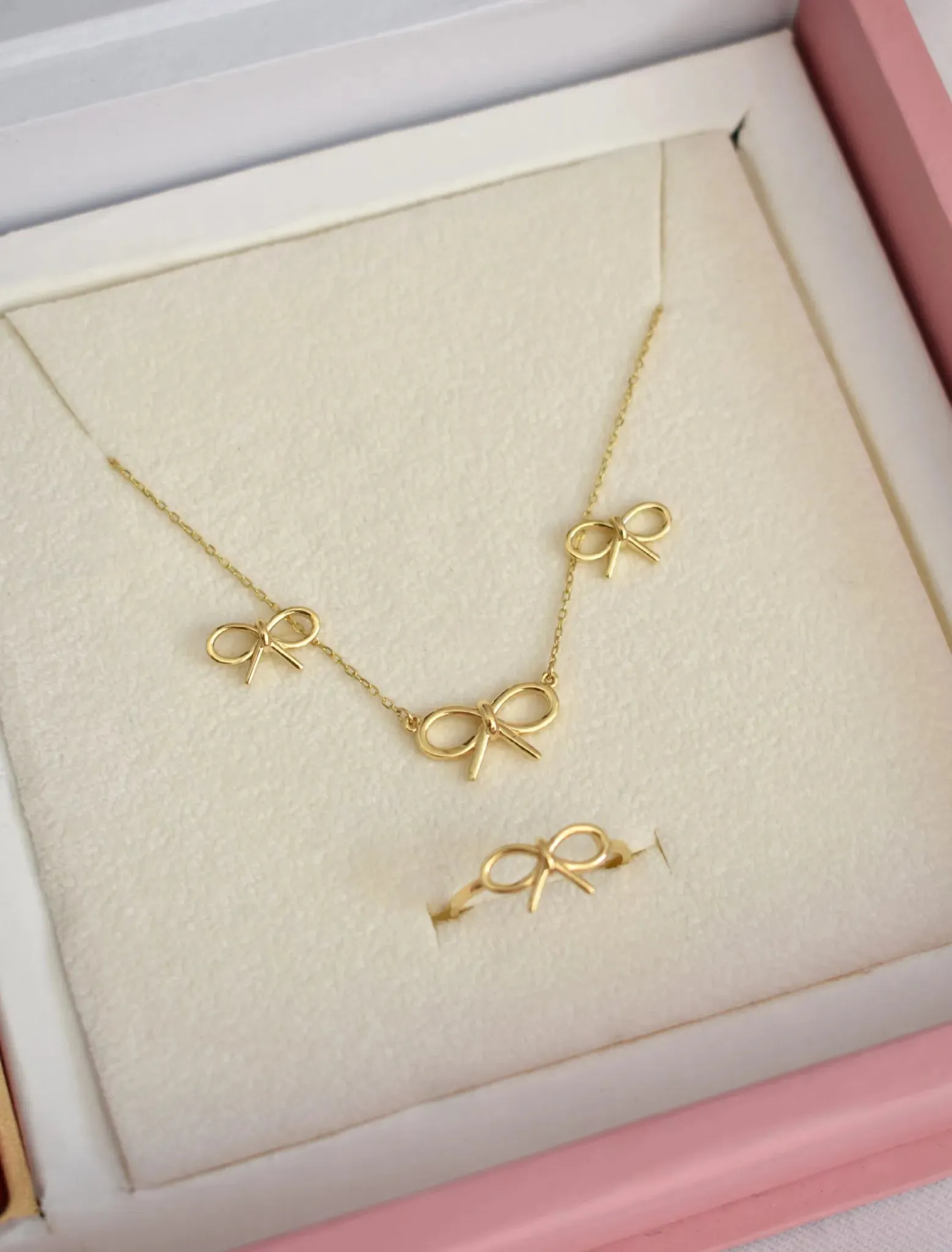 18K GOLD ELEGANCE BOW BRACELET