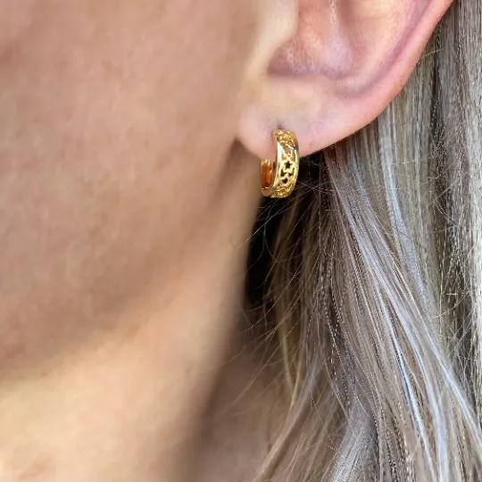 18k Gold Filled 12mm Huggies Earrings Star, Flowers And Crystal