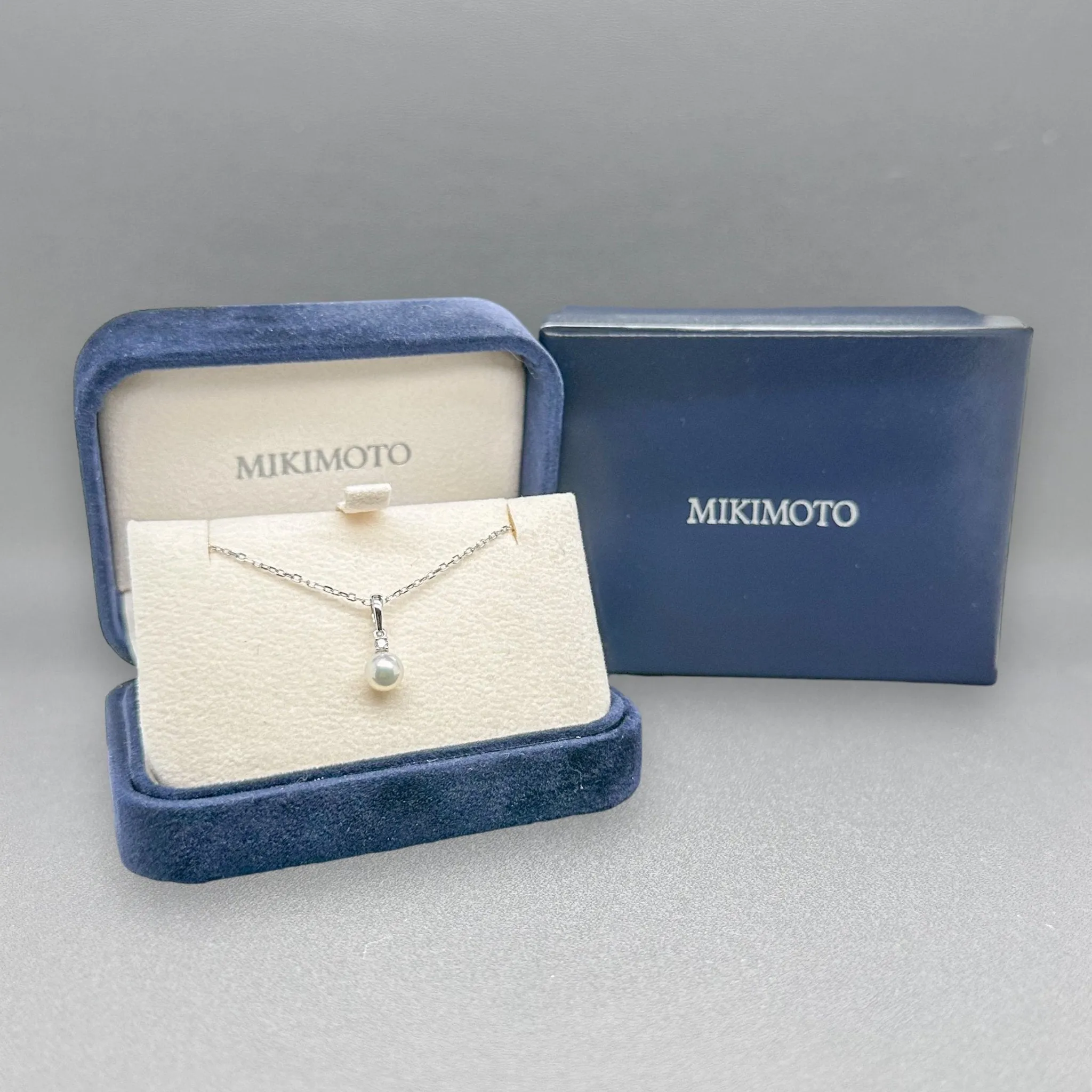 Estate Mikimoto 18K W Gold 0.03ct F/VS1 Diamond & Pearl Pendant