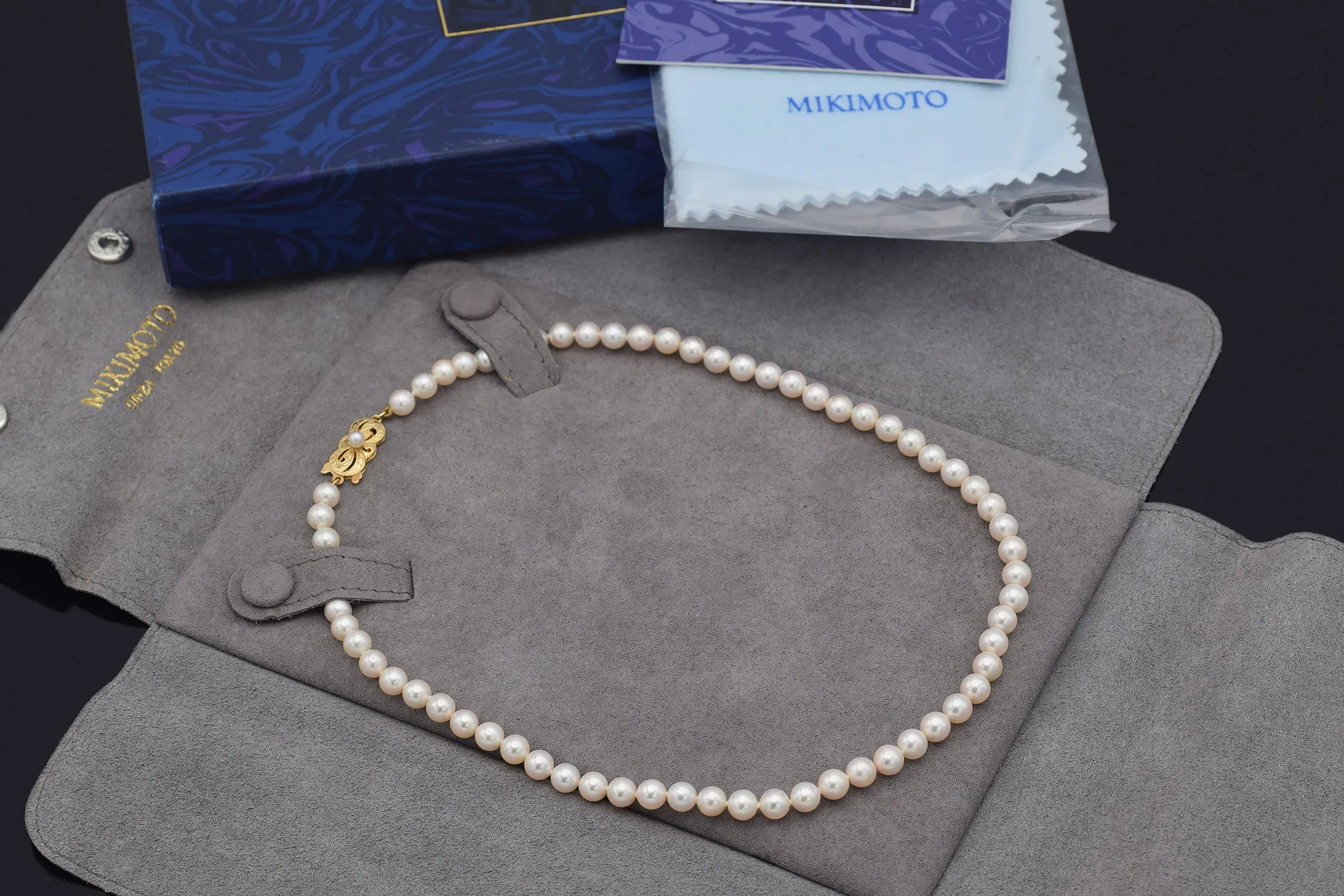 Mikimoto 18K Gold Pinkish White Cultured Pearl Beaded Strand Necklace Box Paper