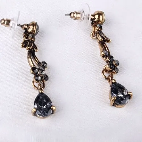 "Keeley" - Victorian Gothic Black Bridal 3-Piece Jewelry Set With Tiara
